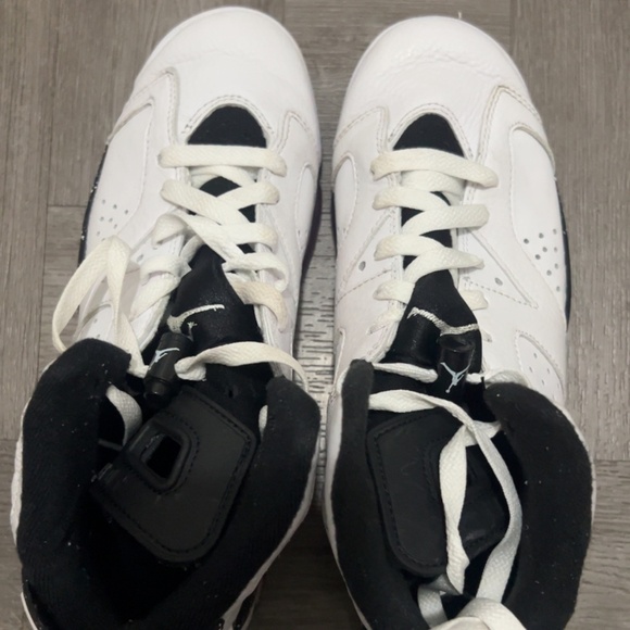 Air Jordan 6 Retro Reverse Oreo Size 7